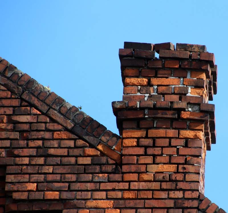 Signs Your Edgemere Home Needs a Chimney Inspection Damaged chimney on an Edgemere home showing cracks and missing mortar